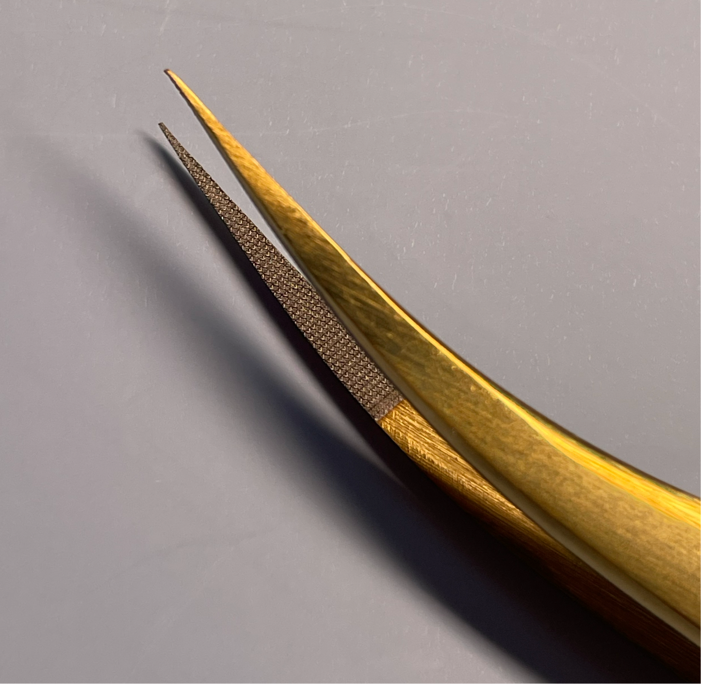 Gold Fiber Tip Curved Isolation Tweezer